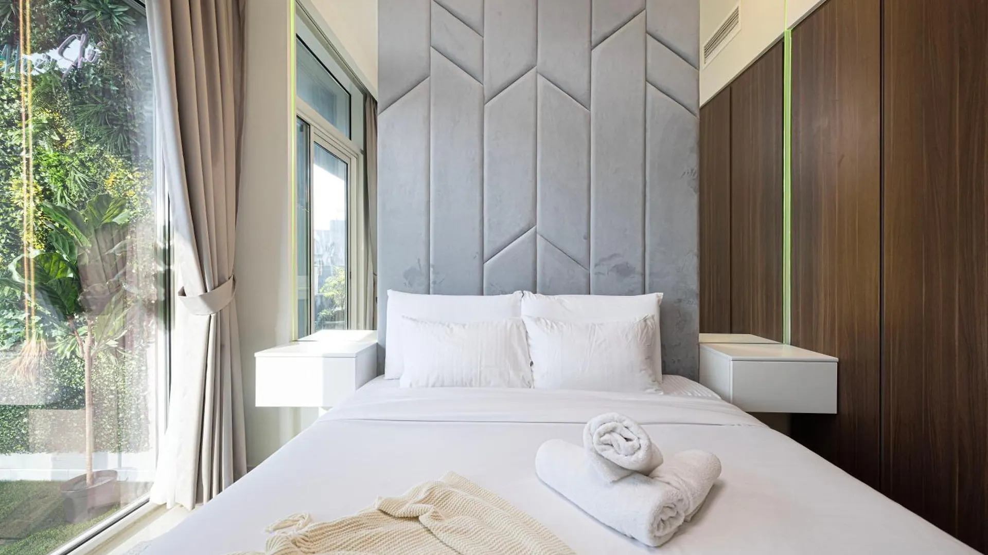 Burj Khalifa View 1 Bedroom Apartment With Balcony For Up To 4 Person Dubai United Arab Emirates