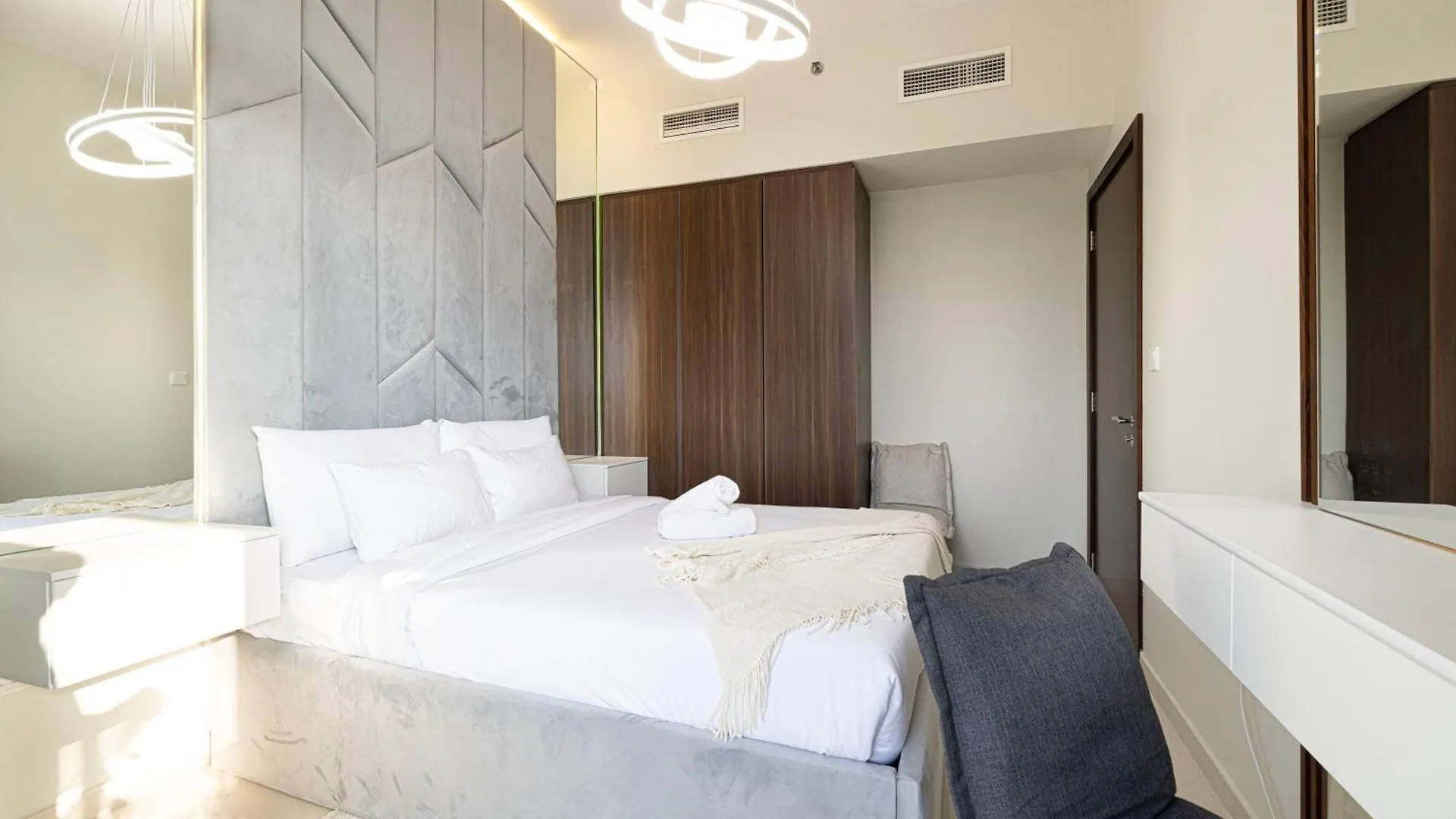 Burj Khalifa View 1 Bedroom Apartment With Balcony For Up To 4 Person Dubai