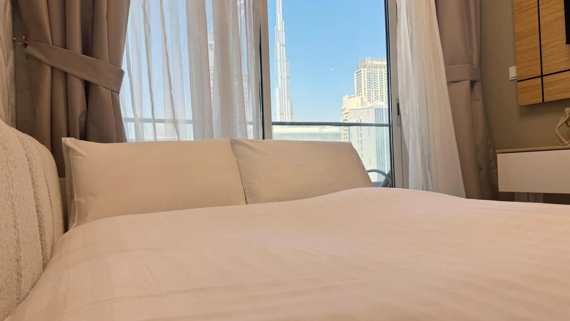 Burj Khalifa View 1 Bedroom Apartment With Balcony For Up To 4 Person Dubai